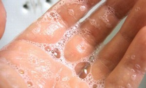 559_soap-bubbles-on-hand-559x336