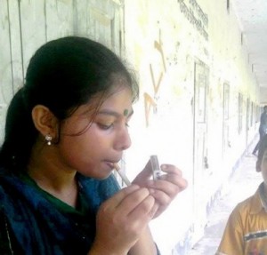 chennai-smokeing-girl-392x375