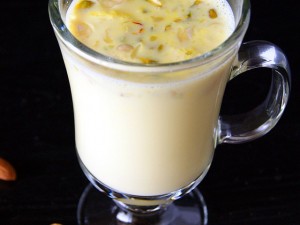 masala-paal-spiced-milk.640x480