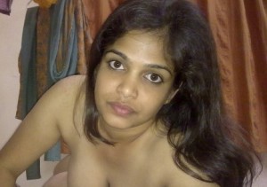 Nude-Indian-Bhabhi-Photos-While-Bath-In-Bathroom-xxx-pics
