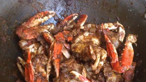 22-1440231002-crab-gravy-600x336