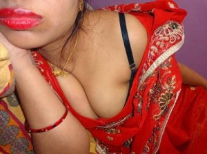 hot-indian-bhabhi-red-blouse