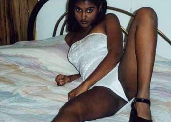 Petite-Indian-Sexy-Girls-Getting-Nude-1