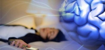 sleeping-with-a-cell-phone-500x242