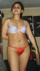 mast-aunty-stripping-mast-mamme-bra-panty-pic